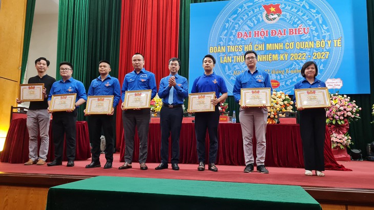 Chi đoàn Báo Sức khoẻ & Đời sống nhận Bằng khen của Đoàn TNCS HCM khối các cơ quan TW - Ảnh 3. Chi đoàn Báo Sức khoẻ & Đời sống nhận Bằng khen của Đoàn TNCS HCM khối các cơ quan TW - Ảnh 3.