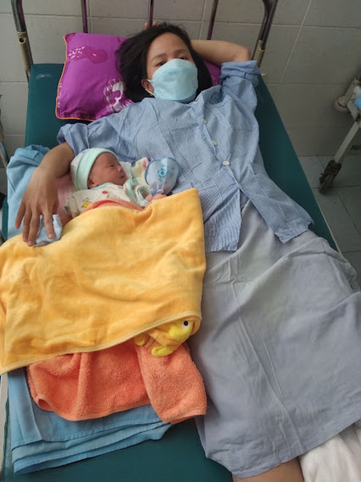 Cấp cứu sản phụ bị tai nạn giao thông trên đường đi sinh - Ảnh 3. Cấp cứu sản phụ bị tai nạn giao thông trên đường đi sinh - Ảnh 3.
