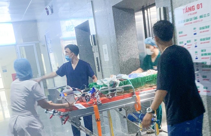 Bé trai sốc phản vệ, suy tuần hoàn sau dùng kháng sinh   - Ảnh 2.