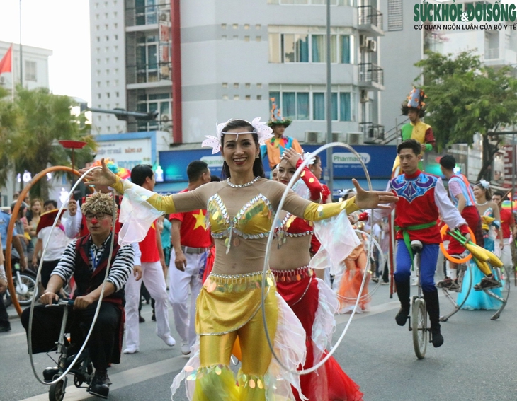 Mãn nhãn với những tiết mục sôi động tại lễ hội đường phố “Sắc màu Văn hóa” - Ảnh 7. Mãn nhãn với những tiết mục sôi động tại lễ hội đường phố “Sắc màu Văn hóa” - Ảnh 7.