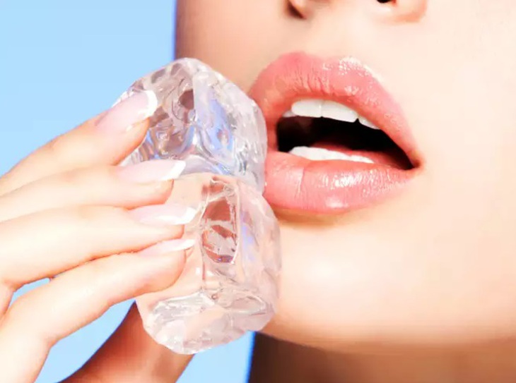 5 cách làm đẹp da, giảm bọng mắt, chữa cháy nắng với đá lạnh - Ảnh 4.