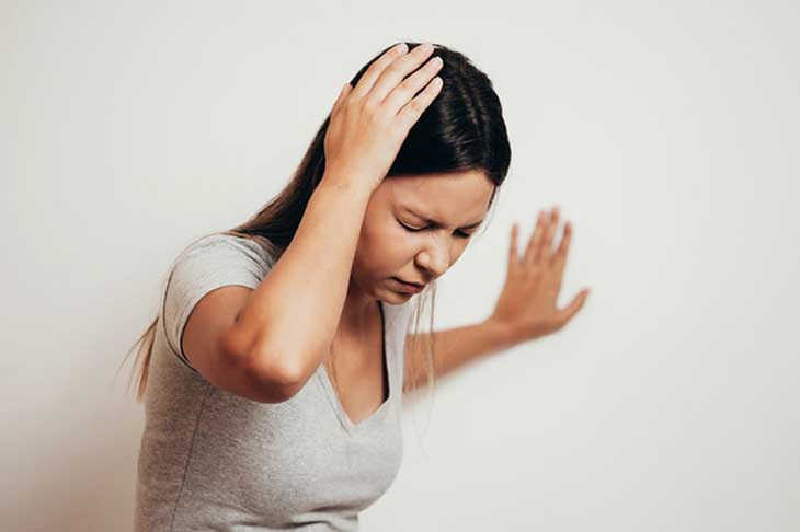 Rối loạn tiền đình là bệnh gây nên bởi các tổn thương hệ thần kinh, tai, tim mạch, mắt, tâm thần.