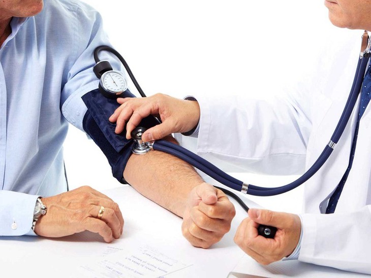 Cần làm gì khi huyết áp tăng cao đột ngột?- Ảnh 1. Cần làm gì khi huyết áp tăng cao đột ngột?- Ảnh 1.