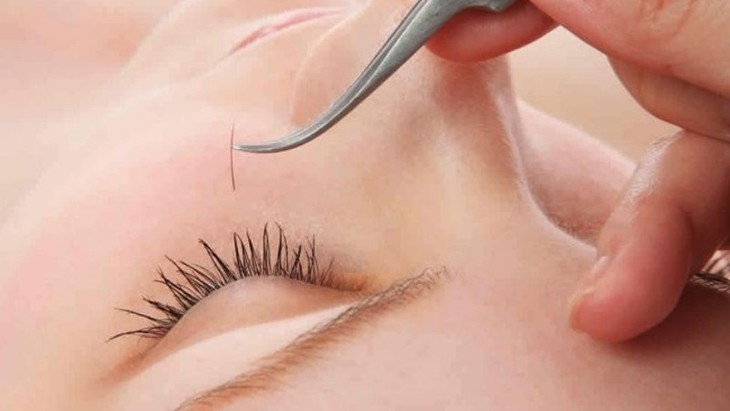 Có thuốc kéo dài lông mi không? - Ảnh 1.
