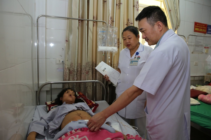 Cứu sống sản phụ mang song thai bị tiền sản giật, sản giật nặng sau mổ - Ảnh 1. Cứu sống sản phụ mang song thai bị tiền sản giật, sản giật nặng sau mổ - Ảnh 1.