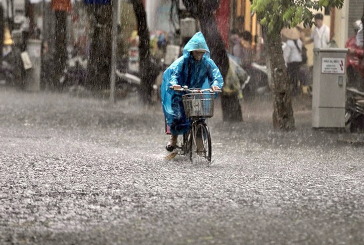 Áp thấp nhiệt đới mạnh lên thành bão, mưa dông ở miền Bắc kéo dài đến ngày 8/7 - Ảnh 4.