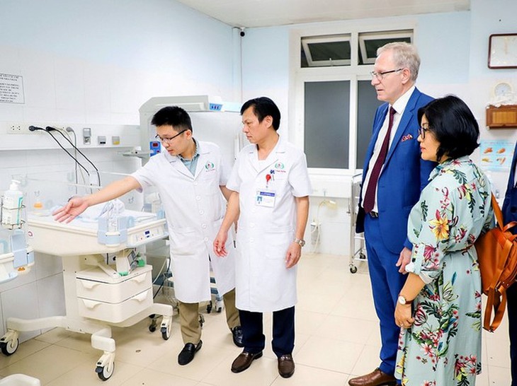 Đại sứ và Nghị sĩ Quốc hội Ba Lan thăm và làm việc tại BV HNĐK Nghệ An - Ảnh 2.