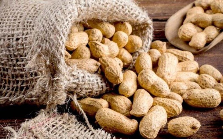 5 nhóm người không nên ăn lạc