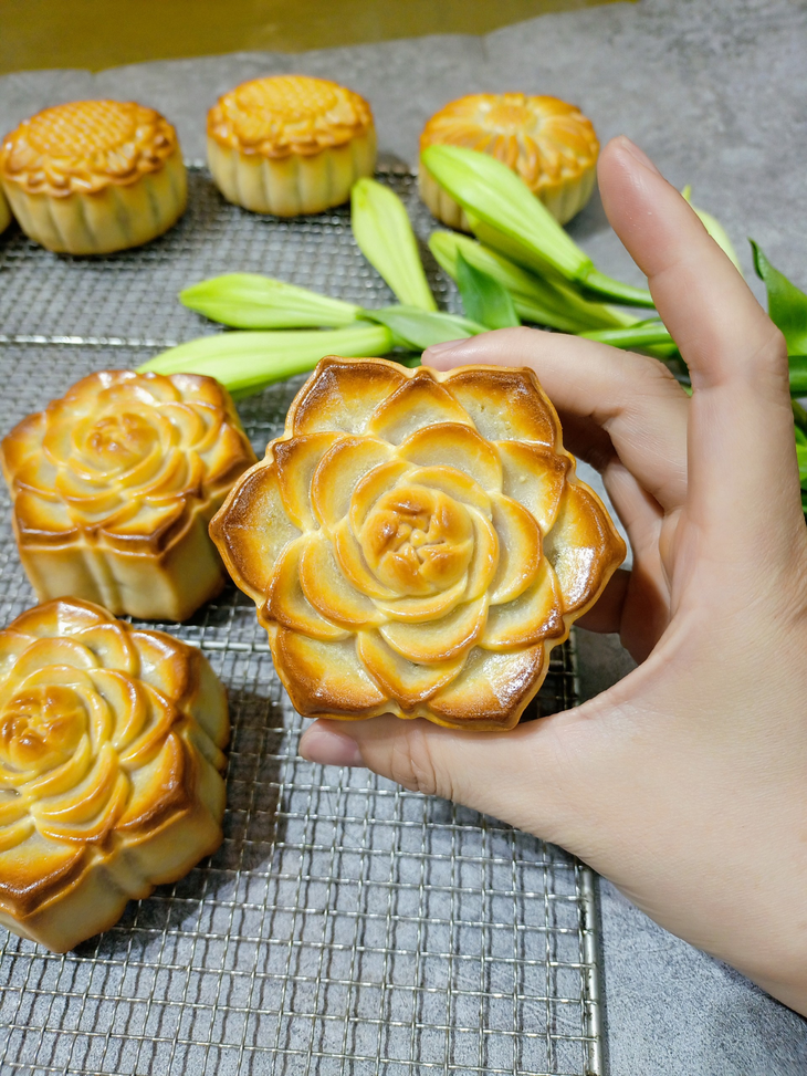Cô chủ Nguyễn Thu Quỳnh chia sẻ về bí quyết làm bánh trung thu thơm ngon chuẩn vị - Ảnh 4. Cô chủ Nguyễn Thu Quỳnh chia sẻ về bí quyết làm bánh trung thu thơm ngon chuẩn vị - Ảnh 4.
