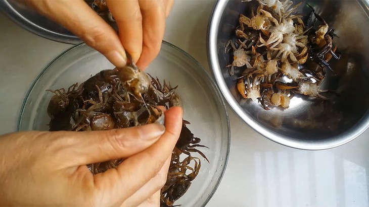 Ngày nào cũng ăn canh cua có bị sỏi thận như lời đồn? - Ảnh 2.