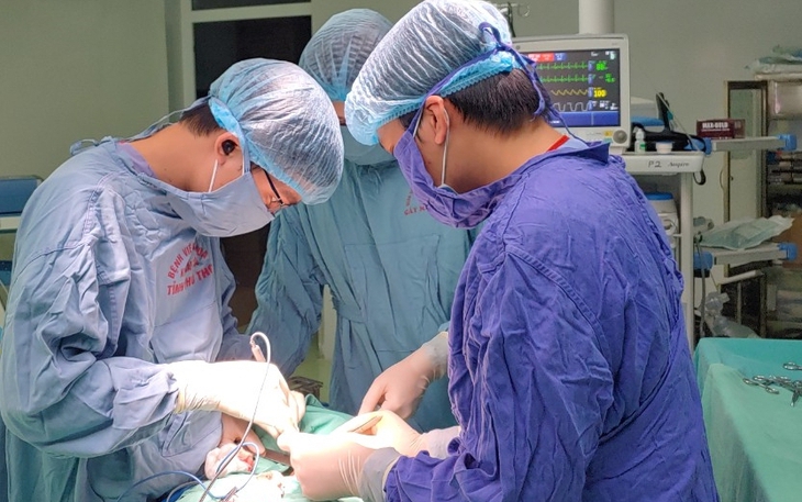 Vỡ u thận, bệnh nhân cấp cứu khẩn vì sốc mất máu
