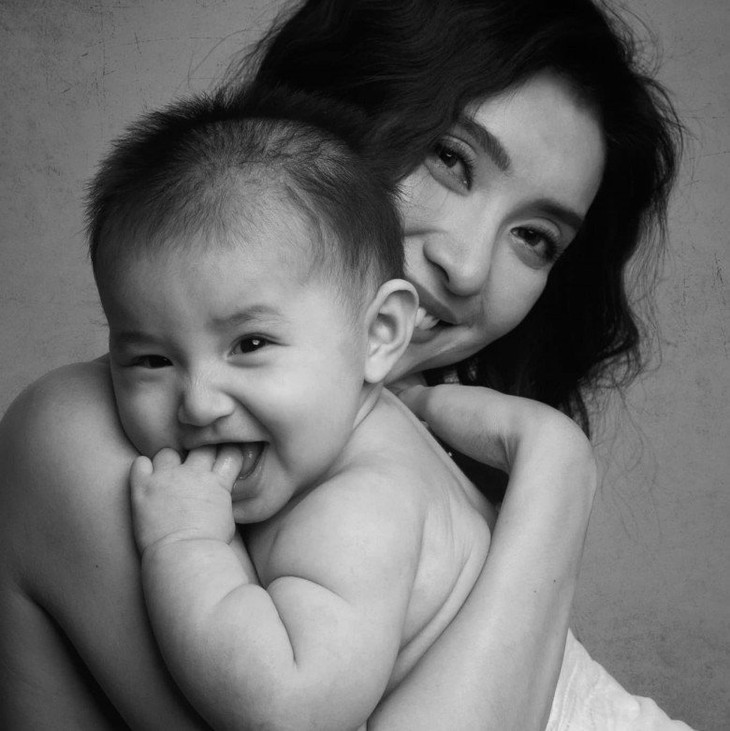 Bí mật sang Mỹ sinh con, cháu gái Lam Trường giờ "mình hạc xương mai", chăm chỉ chạy show - Ảnh 4. Bí mật sang Mỹ sinh con, cháu gái Lam Trường giờ "mình hạc xương mai", chăm chỉ chạy show - Ảnh 4.