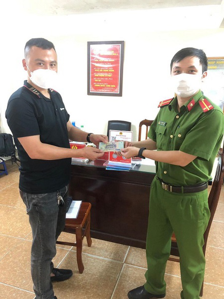 ATM bão lỗi, bỏ quên 10 triệu đồng, sau hơn 1 tháng chủ nhân vẫn nhận lại tiền - Ảnh 2. ATM bão lỗi, bỏ quên 10 triệu đồng, sau hơn 1 tháng chủ nhân vẫn nhận lại tiền - Ảnh 2.