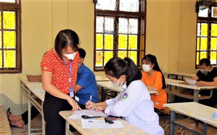 Thí sinh vào phòng thi có nhất thiết phải đeo khẩu trang?