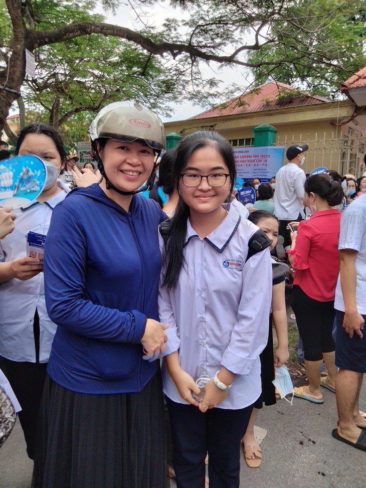 Đề thi môn Ngữ văn vào lớp 10 ở Hải Phòng: Nơi phấn khởi, chốn khóc ròng - Ảnh 8.