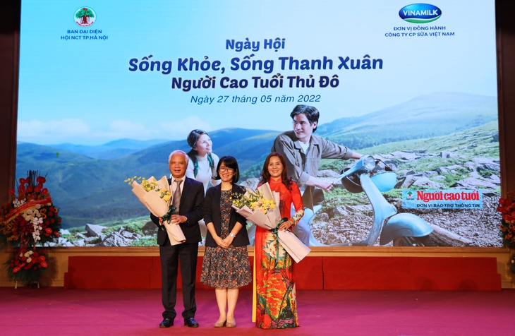 "Sống khoẻ, sống thanh xuân" – Chuỗi hoạt động chăm sóc sức khoẻ thiết thực dành cho người cao tuổi sau đại dịch - Ảnh 6.