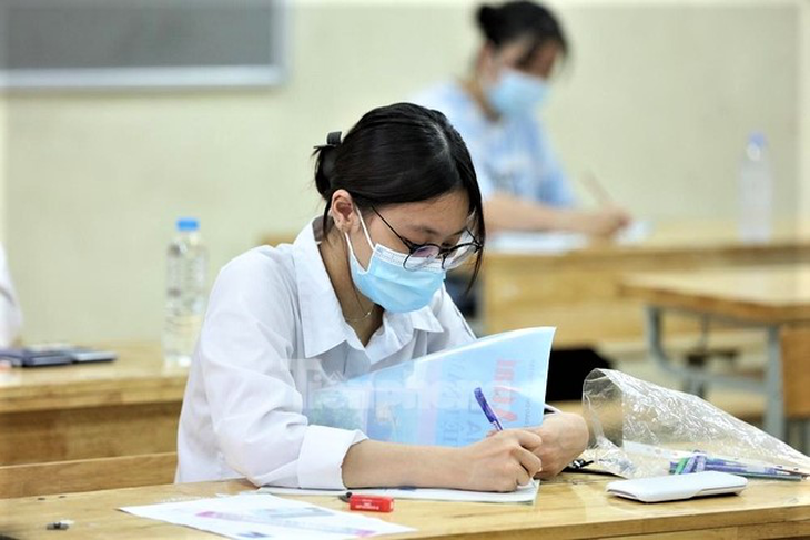 Thi tốt nghiệp THPT: Thí sinh được phép đeo khẩu trang có van thở vào phòng thi không? - Ảnh 2.