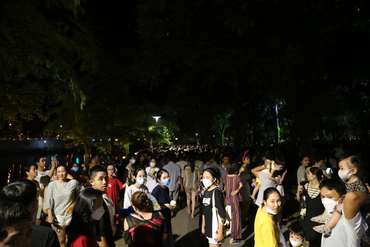 Tưng bừng "đại tiệc" âm thanh, ánh sáng khép lại Tuần lễ Festival Huế 2022 - Ảnh 11. Tưng bừng "đại tiệc" âm thanh, ánh sáng khép lại Tuần lễ Festival Huế 2022 - Ảnh 11.