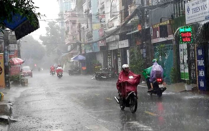 Mưa dông và cảnh báo mưa lớn cục bộ ở miền bắc và miền trung từ Thanh Hóa tới Thừa Thiên Huế