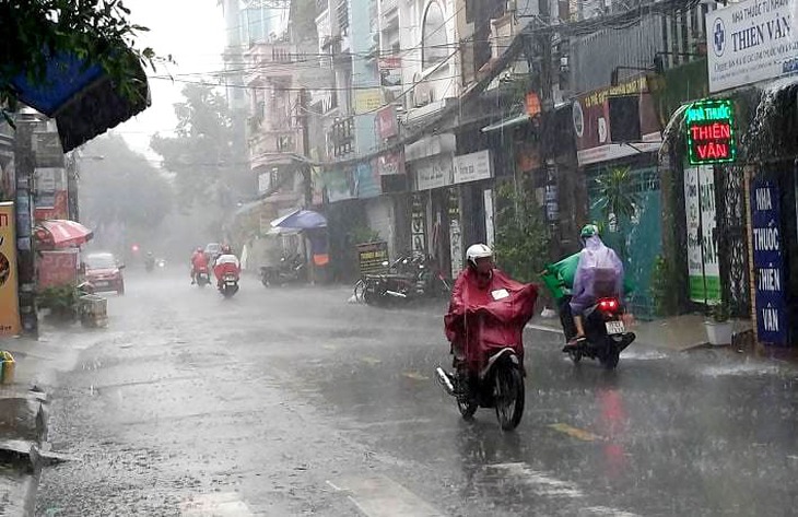 Mưa dông và cảnh báo mưa lớn cục bộ ở miền bắc và miền trung từ Thanh Hóa tới Thừa Thiên Huế - Ảnh 2.