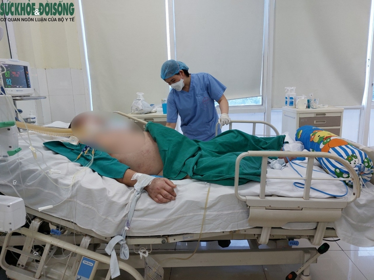 Gia tăng bệnh nhân COVID-19 nhập viện, chuyên gia khuyến cáo nên tiêm vaccine mũi bổ sung để phòng ngừa - Ảnh 2. Gia tăng bệnh nhân COVID-19 nhập viện, chuyên gia khuyến cáo nên tiêm vaccine mũi bổ sung để phòng ngừa - Ảnh 2.