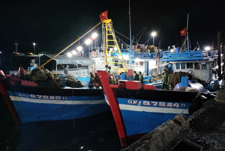 Liên tiếp bắt giữ tàu giã cào trái phép trên vùng biển Thừa Thiên Huế - Ảnh 2. Liên tiếp bắt giữ tàu giã cào trái phép trên vùng biển Thừa Thiên Huế - Ảnh 2.