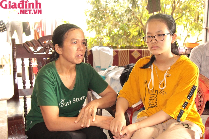 MS 768: Gia cảnh khốn khó nữ sinh đỗ thủ khoa lớp 10 ở Hải Dương và mong ước người mẹ tật nguyền - Ảnh 4. MS 768: Gia cảnh khốn khó nữ sinh đỗ thủ khoa lớp 10 ở Hải Dương và mong ước người mẹ tật nguyền - Ảnh 4.