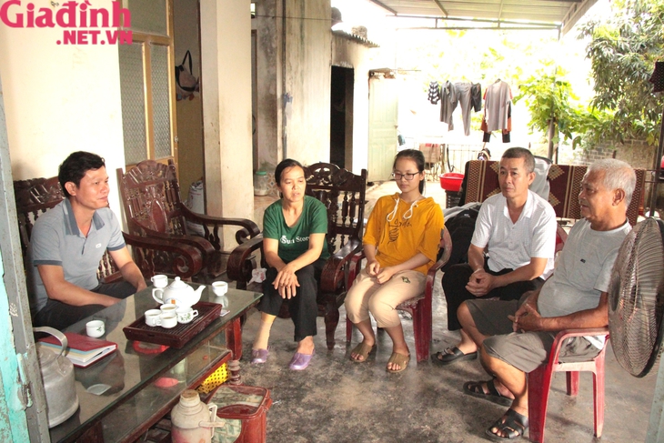MS 768: Gia cảnh khốn khó nữ sinh đỗ thủ khoa lớp 10 ở Hải Dương và mong ước người mẹ tật nguyền - Ảnh 1. MS 768: Gia cảnh khốn khó nữ sinh đỗ thủ khoa lớp 10 ở Hải Dương và mong ước người mẹ tật nguyền - Ảnh 1.