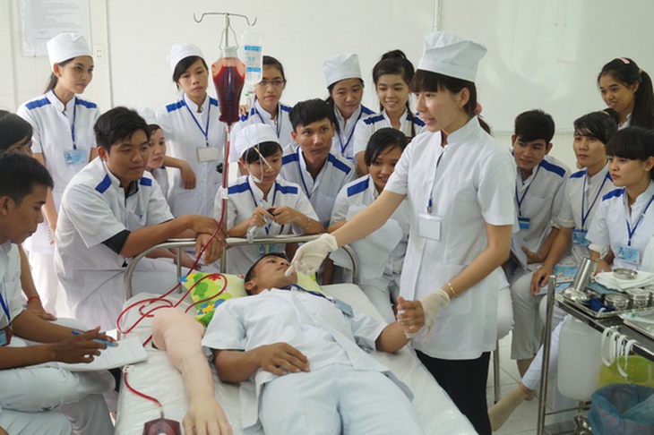 Thủ tướng yêu cầu đảm bảo nguồn nhân lực y tế cho công tác phòng, chống dịch và khám, chữa bệnh - Ảnh 2. Thủ tướng yêu cầu đảm bảo nguồn nhân lực y tế cho công tác phòng, chống dịch và khám, chữa bệnh - Ảnh 2.
