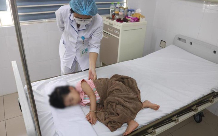 Mùa sốt xuất huyết, hai thời điểm không nên cho trẻ ra ngoài