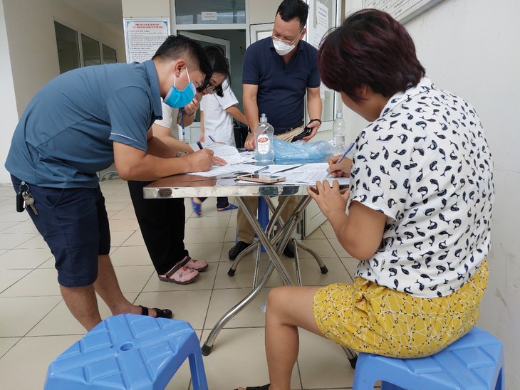 Lo sợ biến chủng mới, người dân thủ đô đi tiêm vaccine COVID-19 tăng vọt - Ảnh 3.
