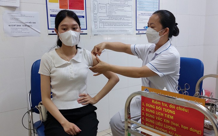 Lo sợ biến chủng mới, người dân thủ đô đi tiêm vaccine COVID-19 tăng vọt
