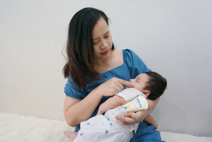 Góc mẹ bỉm sữa: Tâm sự chuyện trẻ bị rôm sảy ngày hè - Ảnh 2. Góc mẹ bỉm sữa: Tâm sự chuyện trẻ bị rôm sảy ngày hè - Ảnh 2.