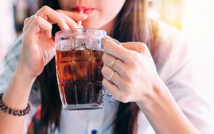 Ngày càng nhiều người "nghiện" nước tăng lực, vậy ai tuyệt đối không được uống?