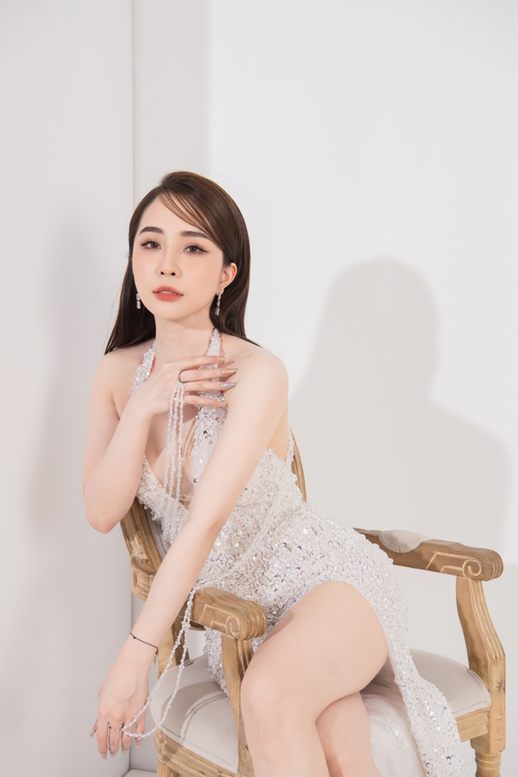 Sắc vóc mê người của "cá sấu chúa" Quỳnh Nga - cô nàng Minh Minh trong "Chồng cũ, vợ cũ, người yêu cũ" - Ảnh 2. Sắc vóc mê người của "cá sấu chúa" Quỳnh Nga - cô nàng Minh Minh trong "Chồng cũ, vợ cũ, người yêu cũ" - Ảnh 2.