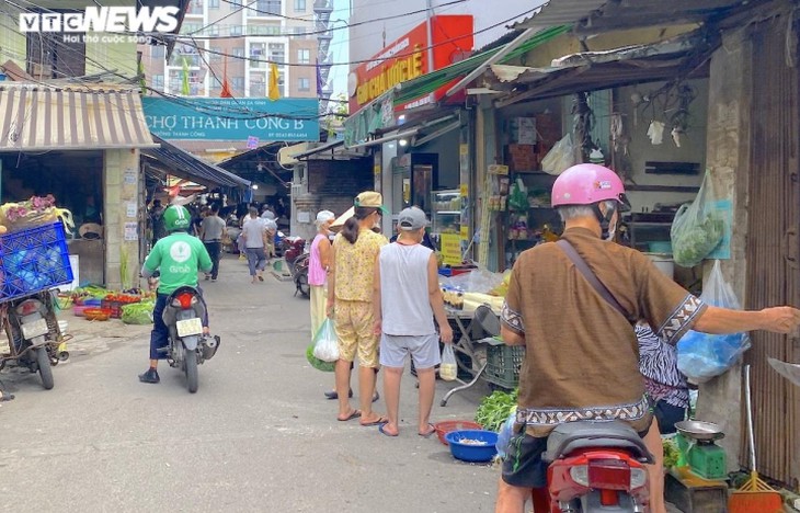Giá tăng chóng mặt: Vừa ra đến chợ đã hết sạch tiền - Ảnh 1.