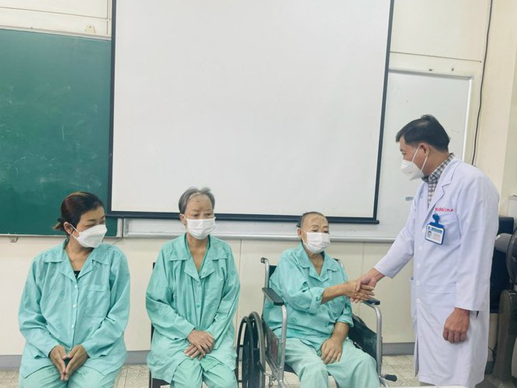 Hà Nội đã ghi nhận bệnh nhân hoại tử xương hàm mặt bất thường sau mắc COVID-19 hay chưa? - Ảnh 1.