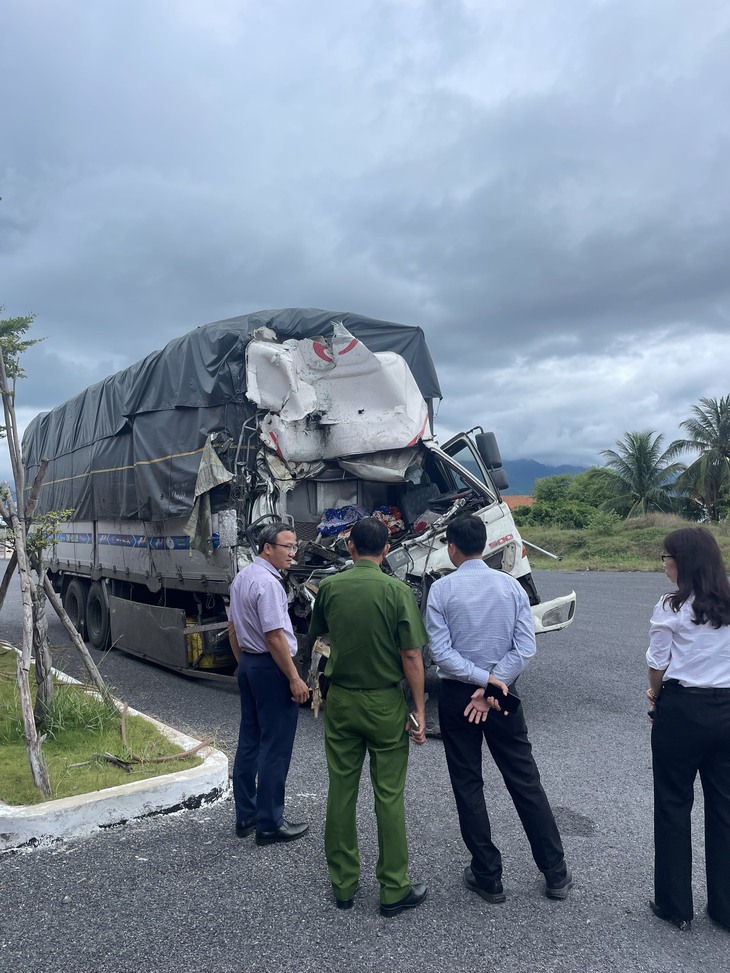 Khởi tố, bắt giam tài xế gây tai nạn khiến 3 người chết, 8 người bị thương - Ảnh 2. Khởi tố, bắt giam tài xế gây tai nạn khiến 3 người chết, 8 người bị thương - Ảnh 2.