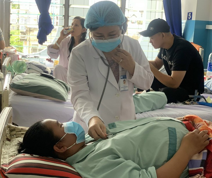 Lo ngại nguy cơ "giữ mẹ mất con", TP.HCM lập phác đồ điều trị sốt xuất huyết riêng cho thai phụ - Ảnh 2. Lo ngại nguy cơ "giữ mẹ mất con", TP.HCM lập phác đồ điều trị sốt xuất huyết riêng cho thai phụ - Ảnh 2.