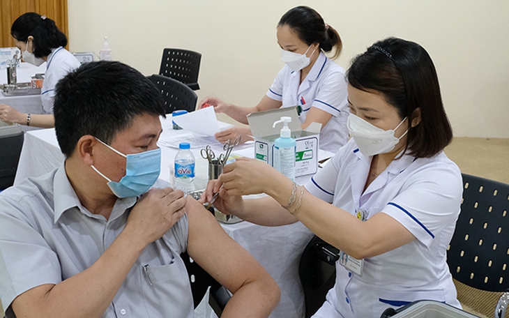 Sáng 15/7: Biến thể phụ BA.5 có khả năng lẩn tránh hệ miễn dịch tốt hơn, cần đẩy nhanh tiêm vaccine COVID-19 mũi 3 và 4