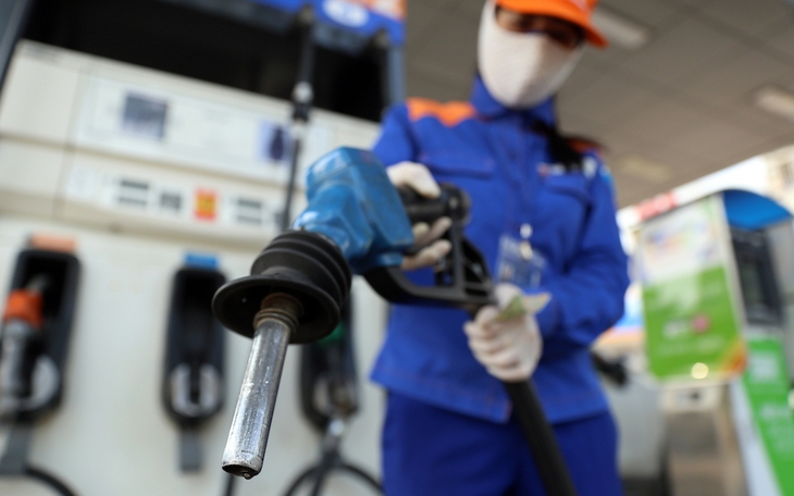 Bộ Tài chính đề xuất giảm thuế nhập khẩu xăng dầu xuống 10%