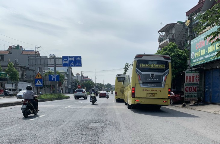 Phát hiện nhiều vi phạm trong hoạt động vận tải hành khách của Nhà xe Hà Sơn Hải Vân tuyến Hà Nội – Lào Cai - Ảnh 5. Phát hiện nhiều vi phạm trong hoạt động vận tải hành khách của Nhà xe Hà Sơn Hải Vân tuyến Hà Nội – Lào Cai - Ảnh 5.