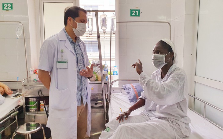 Cứu sống giáo viên người Nigeria mắc sốt rét ác tính nguy kịch
