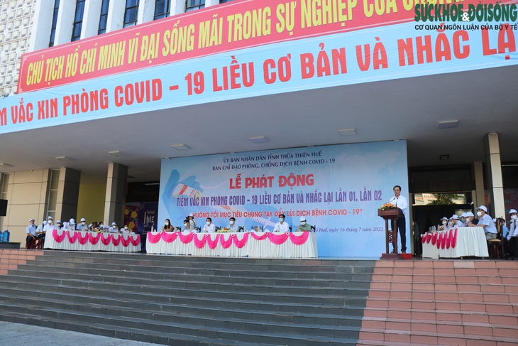Thừa Thiên Huế phát động chiến dịch tiêm chủng vaccine phòng COVID-19 - Ảnh 1.