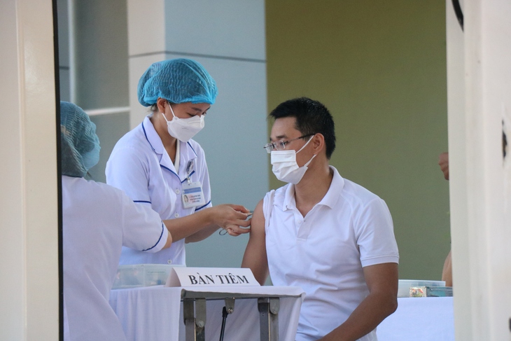 Tiêm vaccine mũi cơ bản, nhắc lại để tăng cường và củng cố khả năng miễn dịch - Ảnh 3. Tiêm vaccine mũi cơ bản, nhắc lại để tăng cường và củng cố khả năng miễn dịch - Ảnh 3.