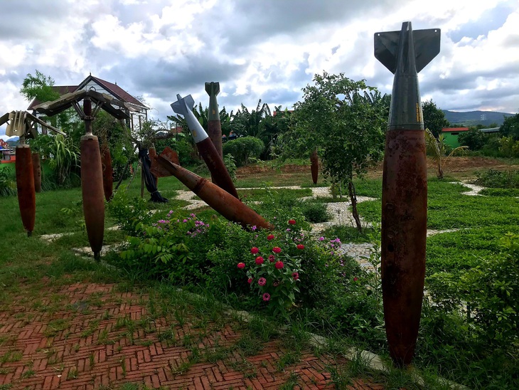 Khu vườn bom, đạn xen rau, hoa của người cựu binh - Ảnh 2.