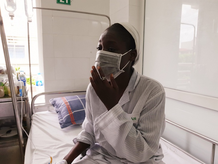 Cứu sống giáo viên người Nigeria mắc sốt rét ác tính nguy kịch - Ảnh 4. Cứu sống giáo viên người Nigeria mắc sốt rét ác tính nguy kịch - Ảnh 4.