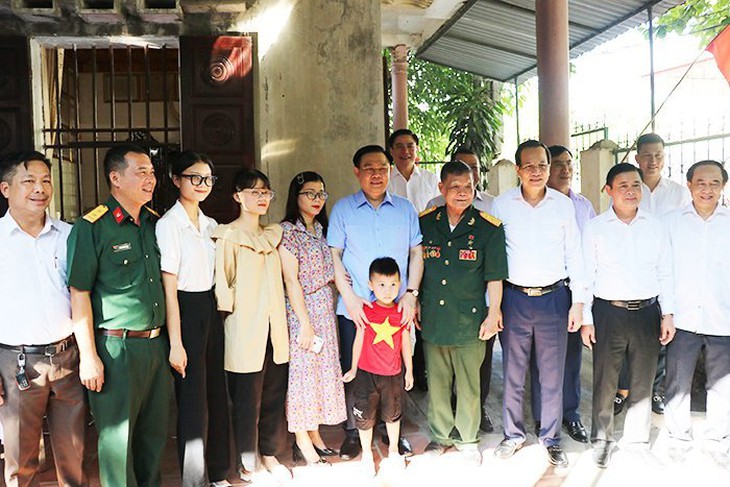 Trao Bằng Tổ quốc ghi công năm 2022 cho gần 390 thân nhân liệt sỹ - Ảnh 2.