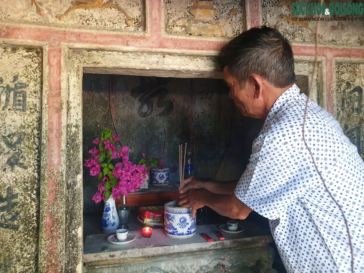Ngôi miếu cổ nằm trong lòng cây sanh khổng lồ - Ảnh 10. Ngôi miếu cổ nằm trong lòng cây sanh khổng lồ - Ảnh 10.