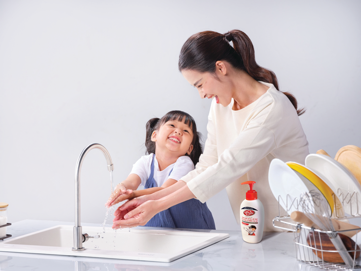 Nỗi lo trẻ mắc bệnh truyền nhiễm mùa hè: Những nguy cơ không thể xem nhẹ! - Ảnh 3. Nỗi lo trẻ mắc bệnh truyền nhiễm mùa hè: Những nguy cơ không thể xem nhẹ! - Ảnh 3.